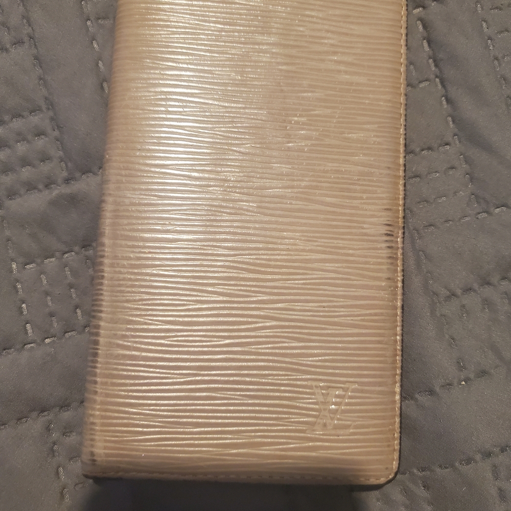 Authentic Louis Vuitton Epi Textured Cream Wallet